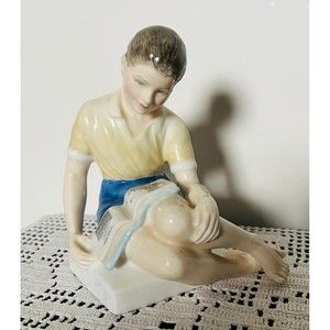 1961 Royal Doulton Figure